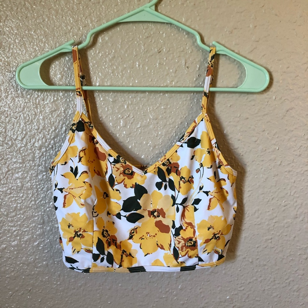 Kortni Jeane Yellow Floral Cropped V-Neck Top